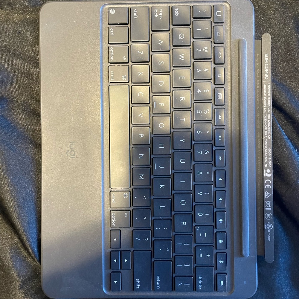Logi keyboard Bluetooth 5th gen iPad.